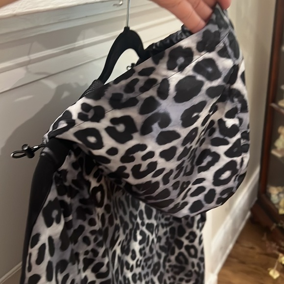 PINK VICTORIA SECRET Black, Gray and White Leopard Print Jacket.  Size XS/SMALL - Picture 11 of 13